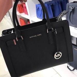 NWT Michael Kors Dillon Top ZIP Satchel🛑 SOLD 🛑